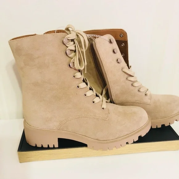 NWT ladies Boots WTH Hat - Picture 5 of 10